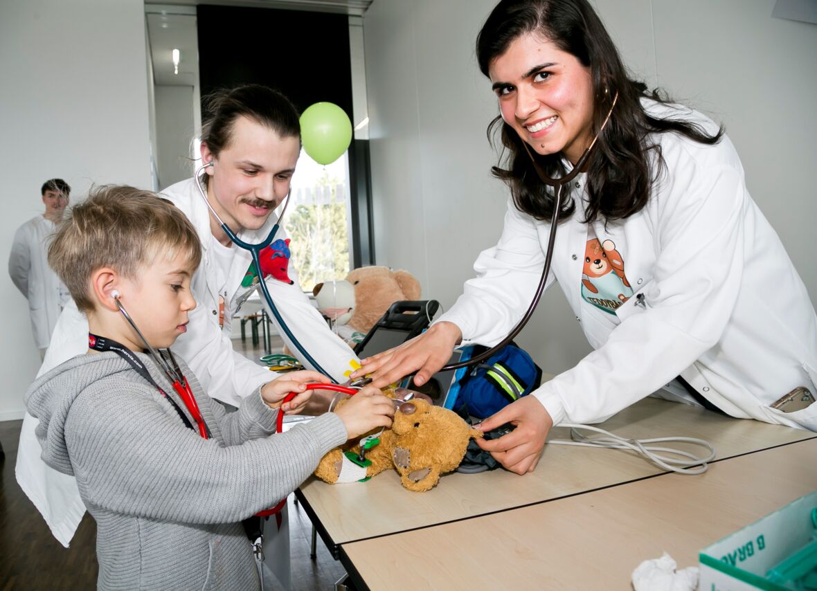 Teddy Mathis Teddy in den besten Händen - Vorarlberger Landeskrankenhäuser