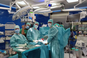 Erste_OP_im_neue_Zentrum_Unfallchirurgie_Team_Prim_Rene_El_Attal_LKHF_22....jpg