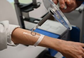 Symbolbild 2_Radioaktive Paste bei weißem Hautkrebs (c)VLKH.JPG