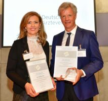 VLKH_Preis_Dt_Aerzteverlag_FAe_Kampagne_Maerz2019_Ulrike_Delacher_Gerald_Fleisch_Foto_Tom_Figiel-photodesign_kl.jpg