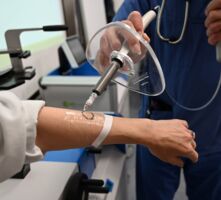 Symbolbild 1_Radioaktive Paste bei weißem Hautkrebs (c)VLKH.JPG