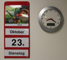 Demenz_Kalender und Uhr kl.jpg
