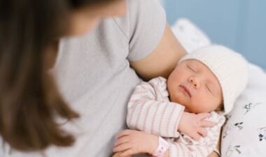 Symbolbild 2 Mutter und Neugeborenes (c)Mathis Fotografie