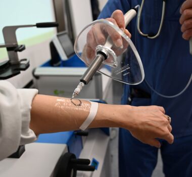 Symbolbild 1_Radioaktive Paste bei weißem Hautkrebs (c)VLKH