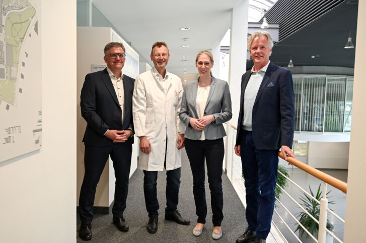 Gruppenbild Prim. Bettina Simone Grager.jpg