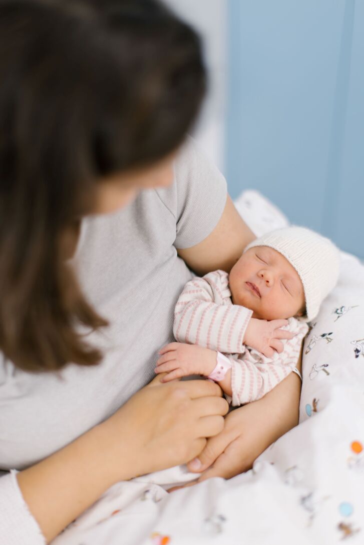Symbolbild 2 Mutter und Neugeborenes (c)Mathis Fotografie.jpg